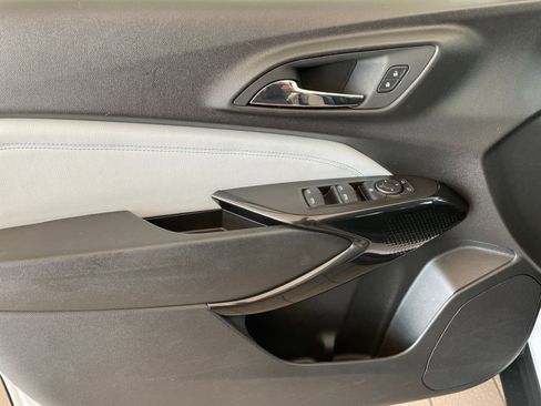 Used 2025 Chevrolet Trax LT image 18