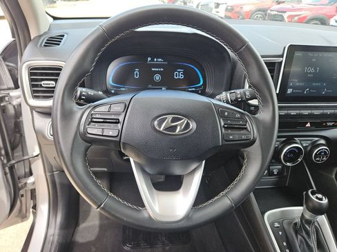 Used 2025 Hyundai Venue SEL FWD image 18