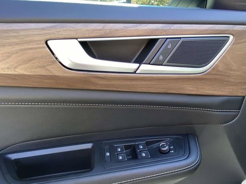 New 2026 Volkswagen Atlas SE FWD image 16