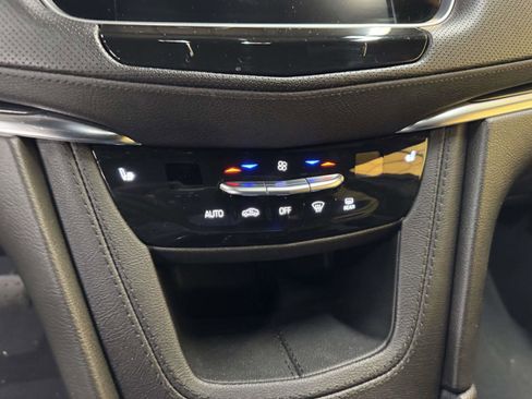 Used 2023 Cadillac XT5 Premium Luxury image 11