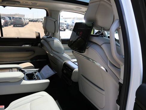 Used 2022 Jeep Grand Wagoneer Series II w/ Premium Group II AWD/4WD image 20