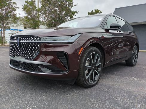 Used 2025 Lincoln Nautilus Reserve image 8