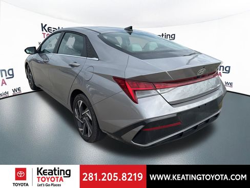 Used 2025 Hyundai Elantra Limited image 5