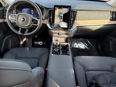 Used 2025 Volvo XC90 B6 Plus image 12