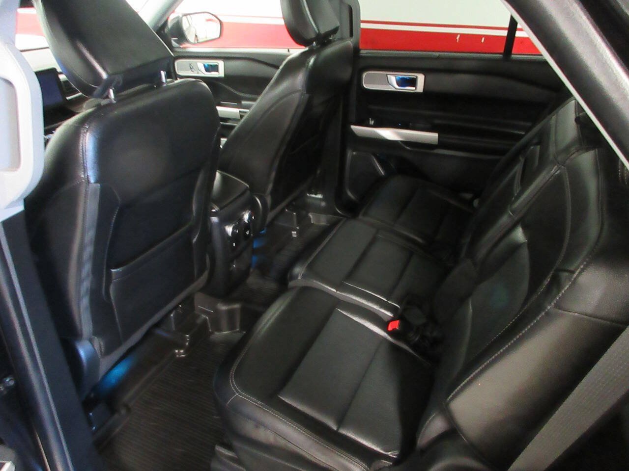Used 2021 Ford Explorer Limited w/ Equipment Group 301A AWD/4WD image 26