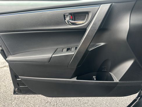 Used 2017 Toyota Corolla SE FWD image 19