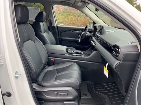 New 2025 Honda Pilot Touring image 9