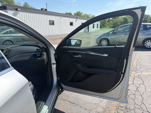 Used 2014 Chevrolet Impala LT FWD image 29