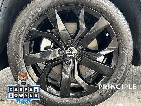 Certified 2023 Volkswagen Taos SE w/ Black Wheel Package image 7