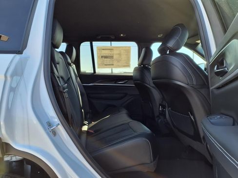 New 2026 Jeep Grand Cherokee Altitude AWD/4WD image 22