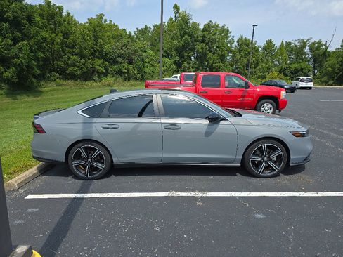 Used 2025 Honda Accord Sport image 2