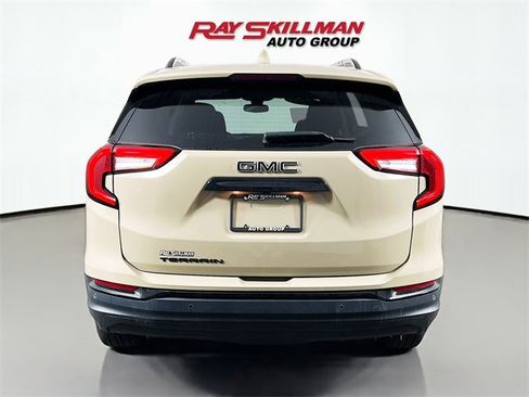 Used 2023 GMC Terrain SLE w/ Driver Convenience Package image 6
