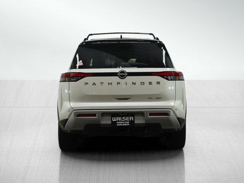 Used 2023 Nissan Pathfinder SL w/ SL Premium Package image 4