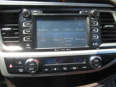 Used 2017 Toyota Highlander Limited AWD/4WD image 31