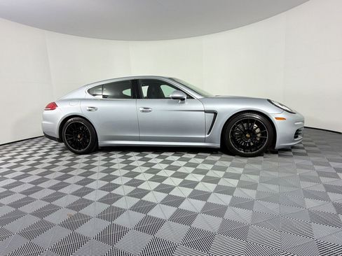 Used 2016 Porsche Panamera S image 11