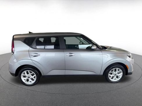 Used 2025 Kia Soul LX w/ LX Technology Package image 16