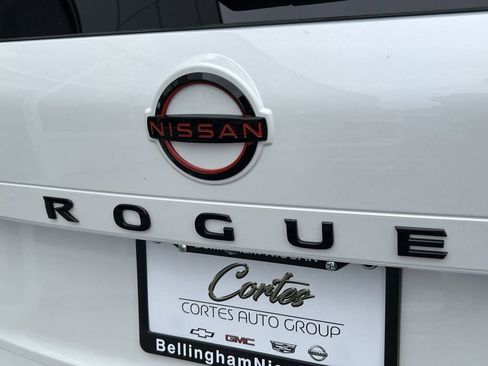 Used 2026 Nissan Rogue SV image 8