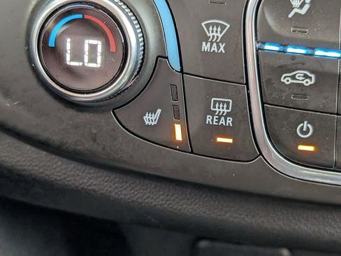 Used 2019 Chevrolet Traverse LT image 28