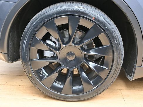 Used 2023 Tesla Model Y Long Range AWD/4WD image 11