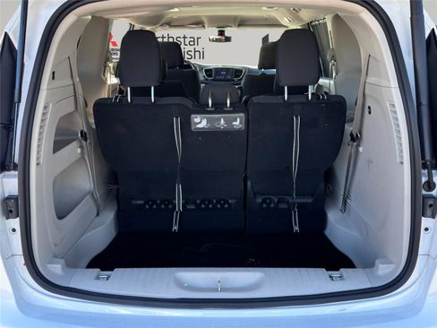 Used 2020 Chrysler Pacifica Touring image 26