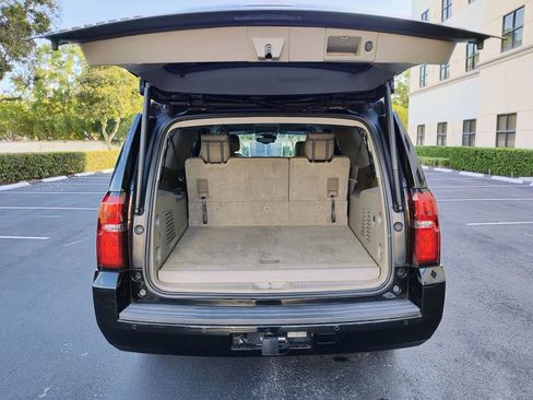 Used 2019 Chevrolet Suburban LT image 22
