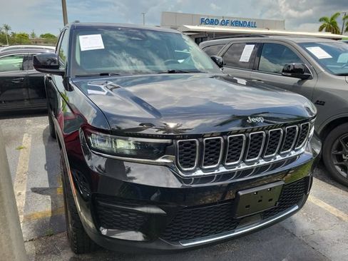 Used 2023 Jeep Grand Cherokee Laredo AWD/4WD image 2