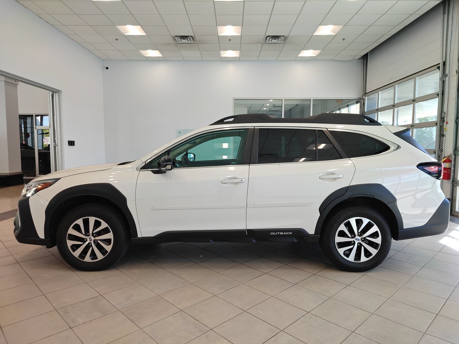 Used 2024 Subaru Outback Premium AWD/4WD image 6