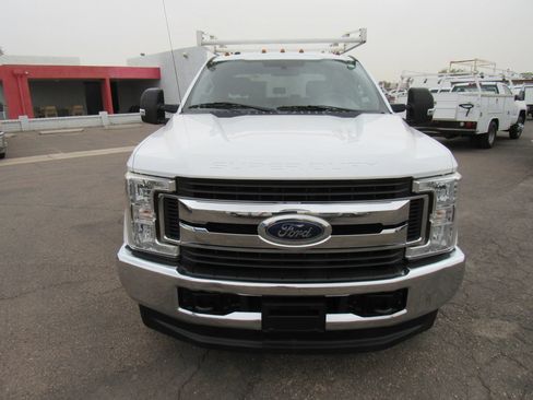 Used 2018 Ford F350 XLT AWD/4WD image 3