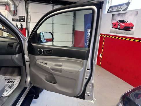 Used 2011 Toyota Tacoma 4x4 Access Cab V6 w/ SR5 Pkg #2 image 28