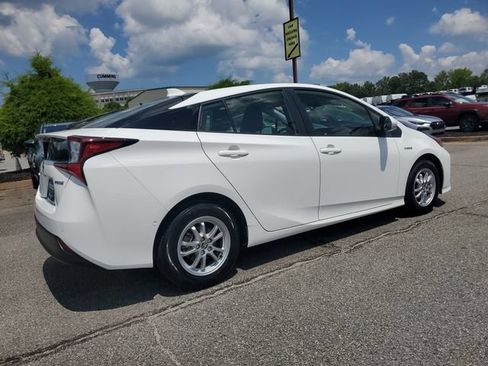 Used 2022 Toyota Prius LE FWD image 6