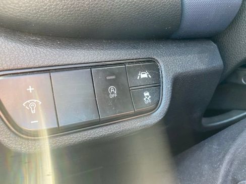 Used 2021 Kia Seltos S FWD image 16