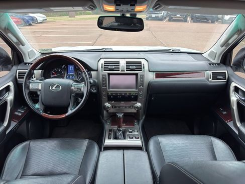 Used 2016 Lexus GX 460 Luxury w/ Preferred Accessory Package image 19