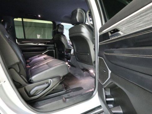 Used 2022 Jeep Wagoneer Series III image 11