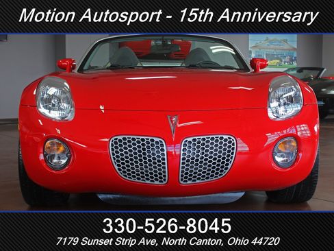 Used 2007 Pontiac Solstice Convertible w/ Premium Package image 3