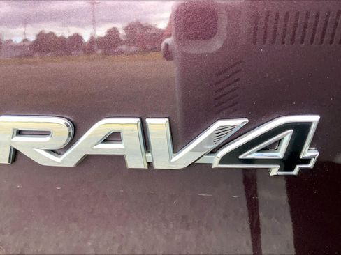 Used 2017 Toyota RAV4 XLE AWD/4WD image 10