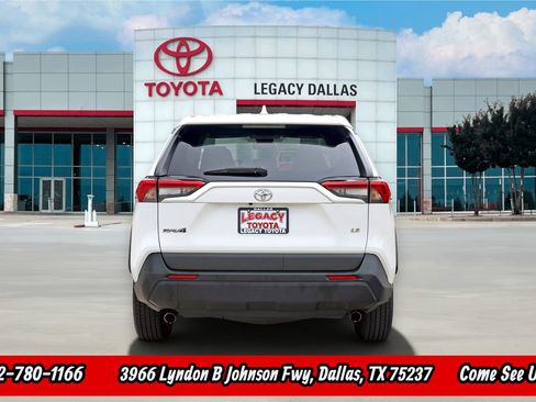 Used 2022 Toyota RAV4 LE FWD image 8