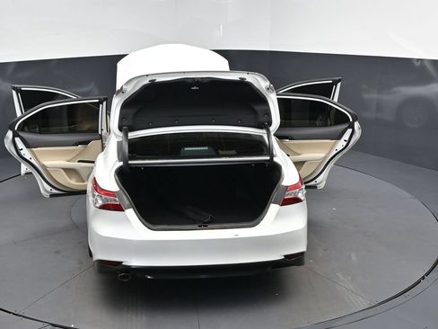 Used 2020 Toyota Camry XLE FWD image 48