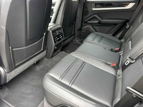 Certified 2024 Porsche Cayenne image 13