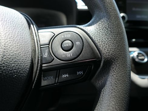 Used 2022 Toyota Corolla LE FWD image 16