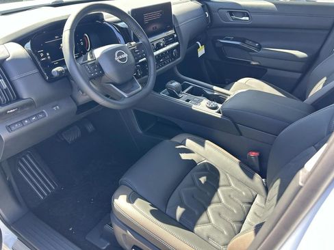 New 2026 Nissan Pathfinder Platinum AWD/4WD image 14