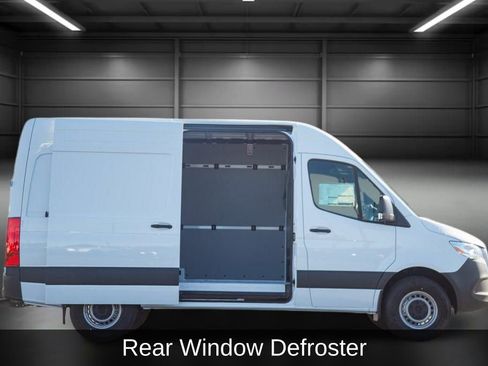 Used 2025 Mercedes-Benz Sprinter 2500 image 8