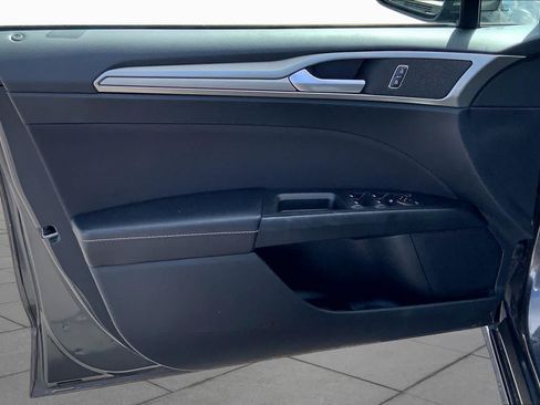 Used 2019 Ford Fusion SE FWD image 21