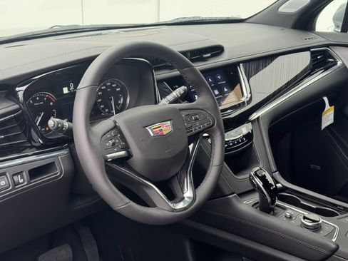 New 2025 Cadillac XT6 Premium Luxury image 17