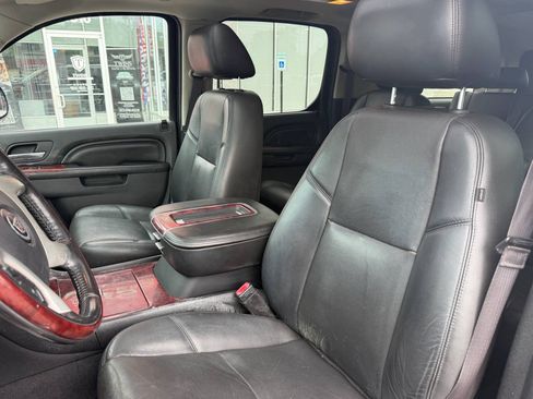 Used 2014 Cadillac Escalade ESV Luxury AWD/4WD image 10