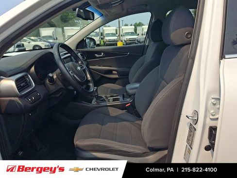 Used 2019 Kia Sorento FWD w/ Option Group 020 image 17