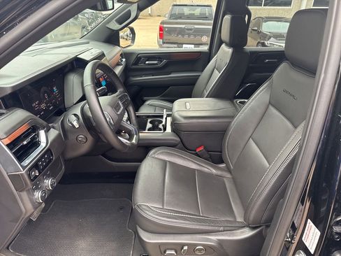 Used 2025 GMC Yukon XL Denali image 11