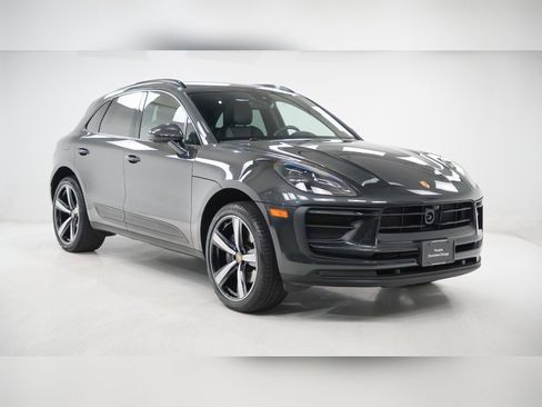 Used 2025 Porsche Macan image 8