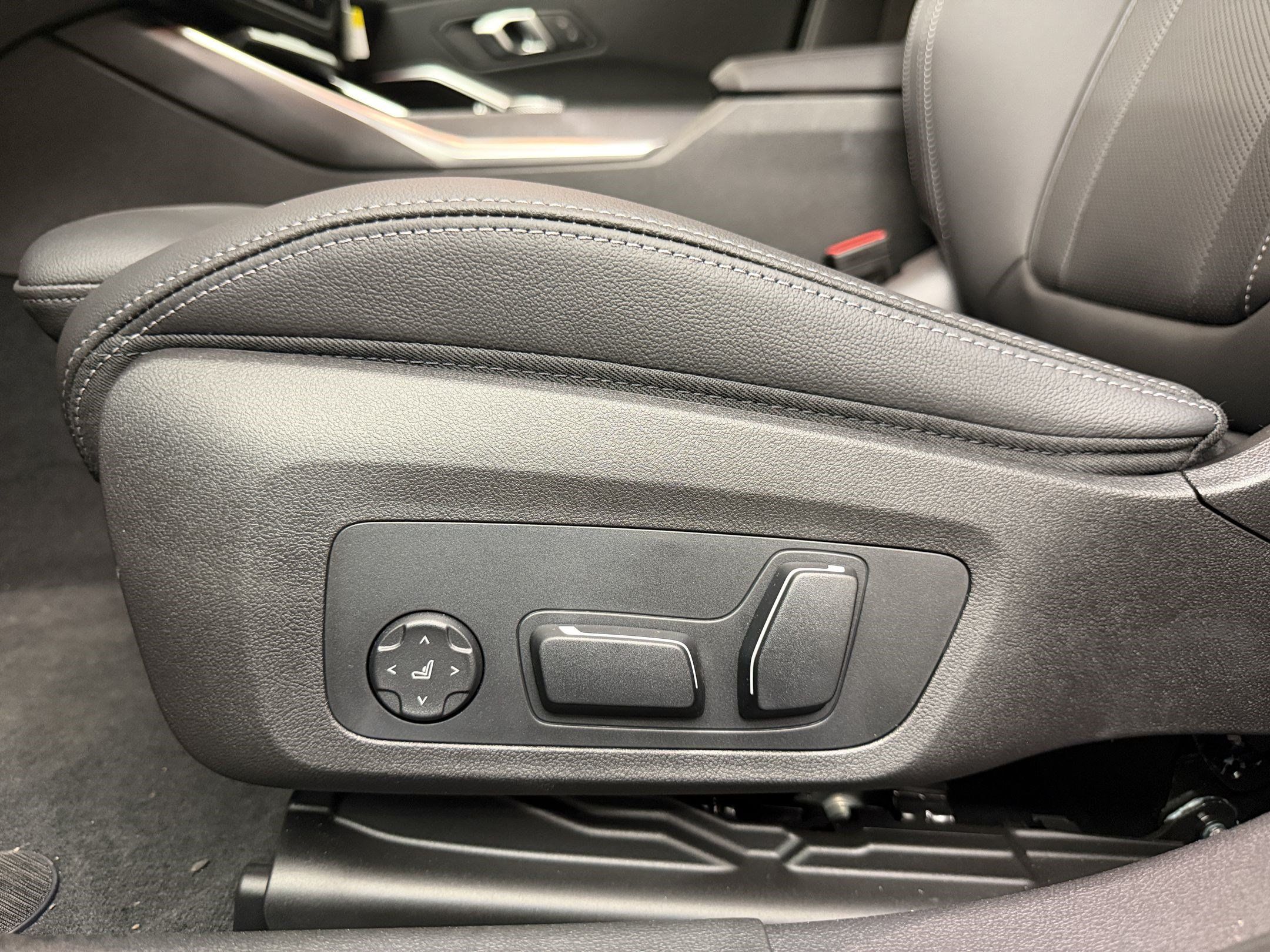 New 2026 BMW 330i Sedan w/ Convenience Package RWD image 15