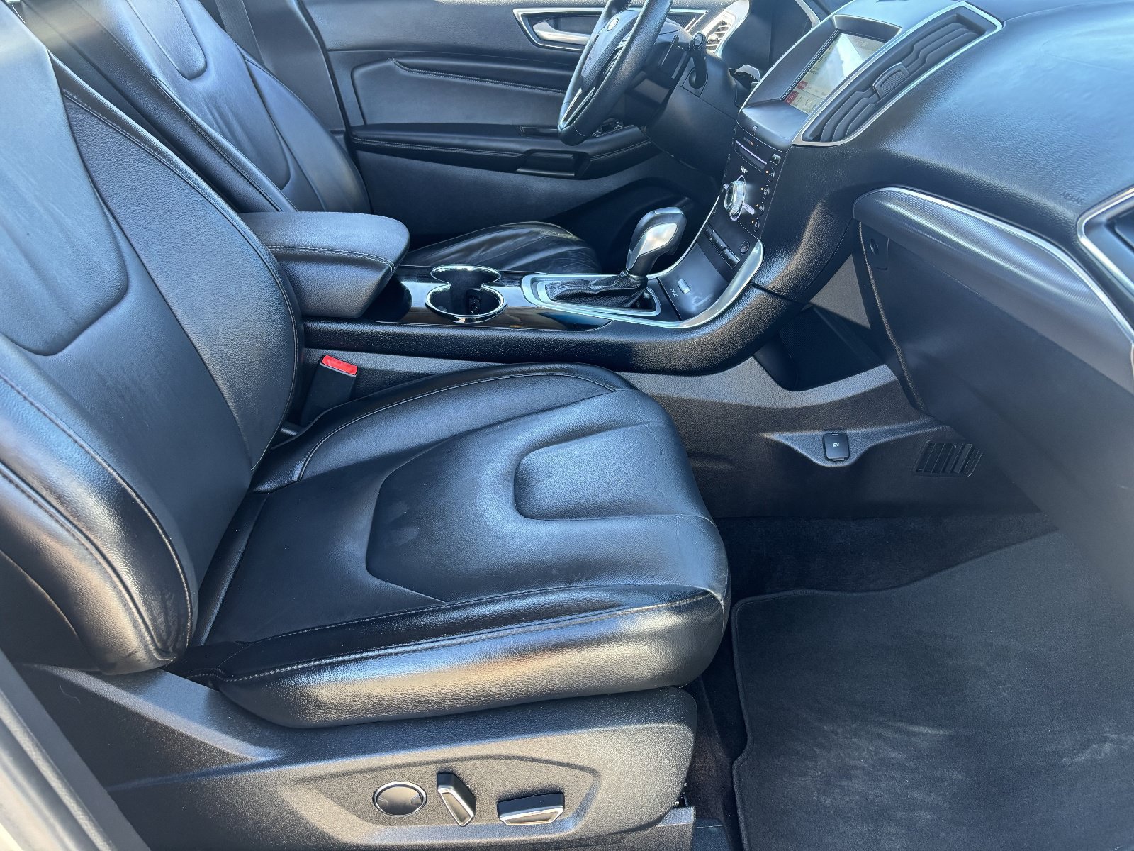 Used 2017 Ford Edge Titanium w/ Technology Package AWD/4WD image 12