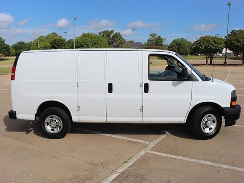 Used 2021 Chevrolet Express 2500 RWD image 5